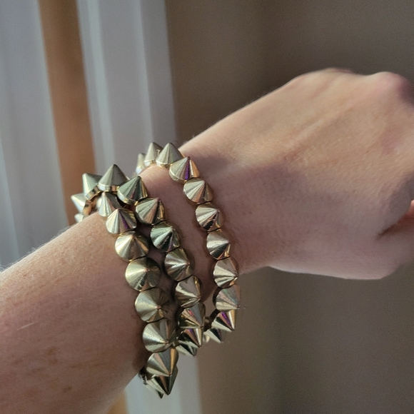 Edgy Gold Spike Stretch Bracelets - Picture 5 of 6